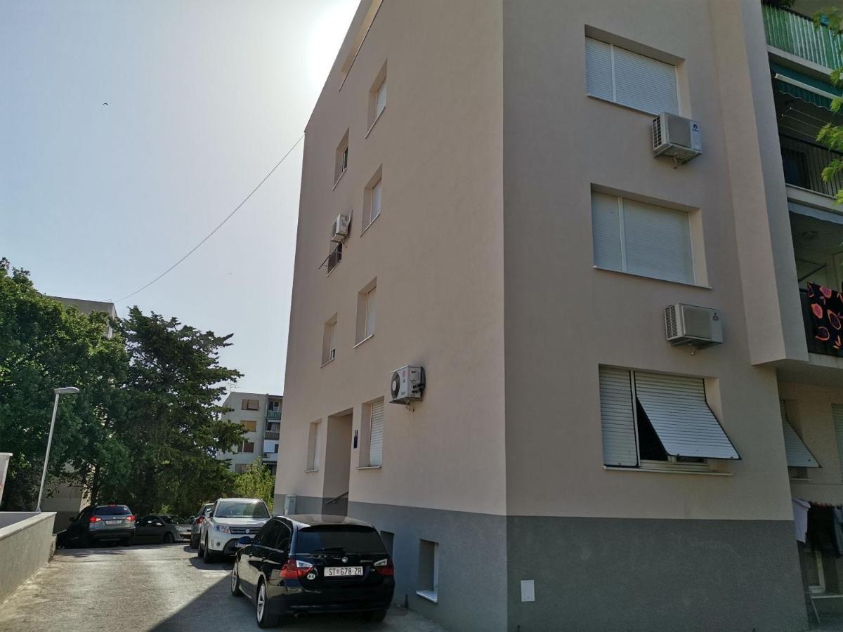 City Getaway - Apartment Ileora Split Bagian luar foto