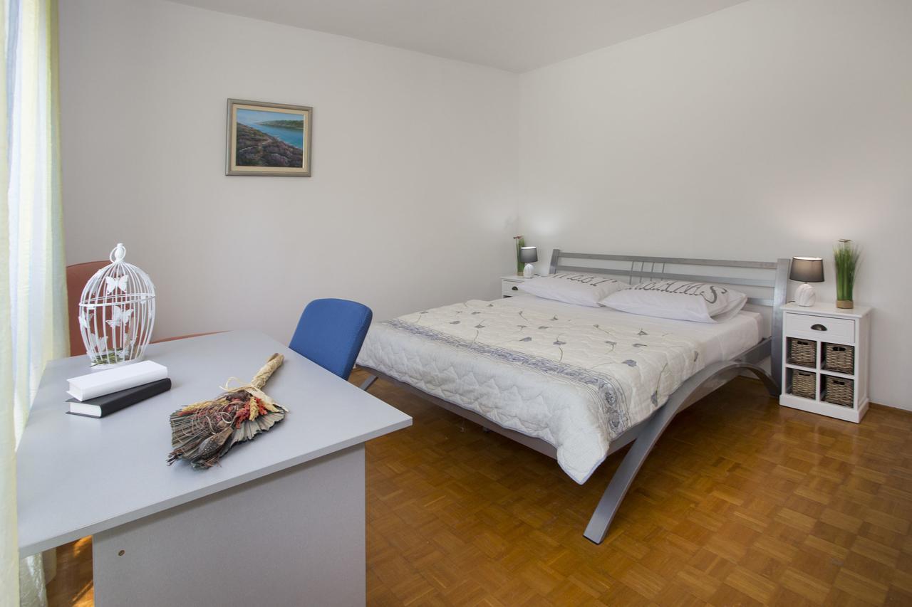 City Getaway - Apartment Ileora Split Bagian luar foto
